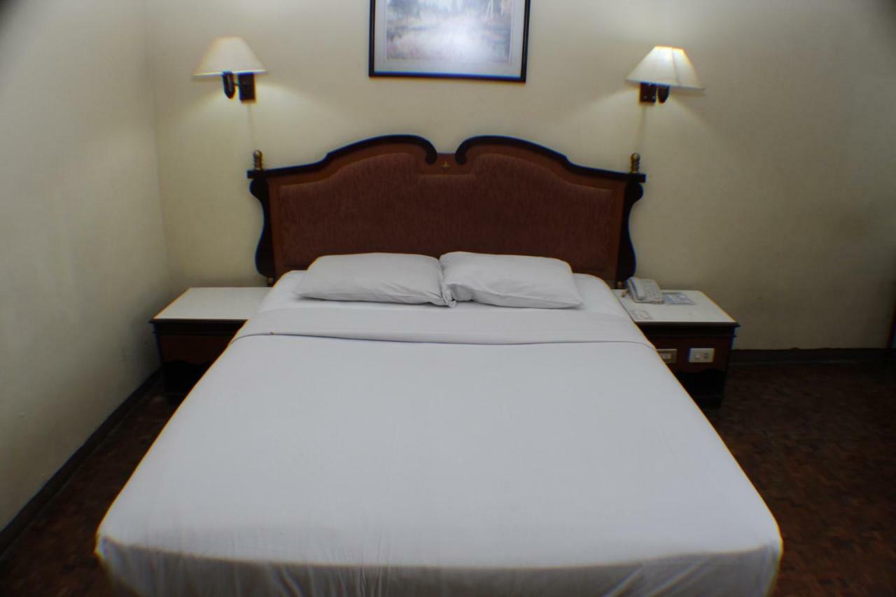 Hotel Menteng 2 Jakarta Bagian luar foto