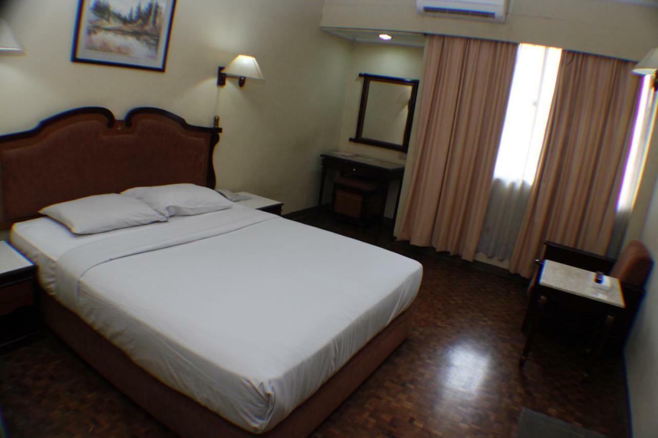 Hotel Menteng 2 Jakarta Bagian luar foto